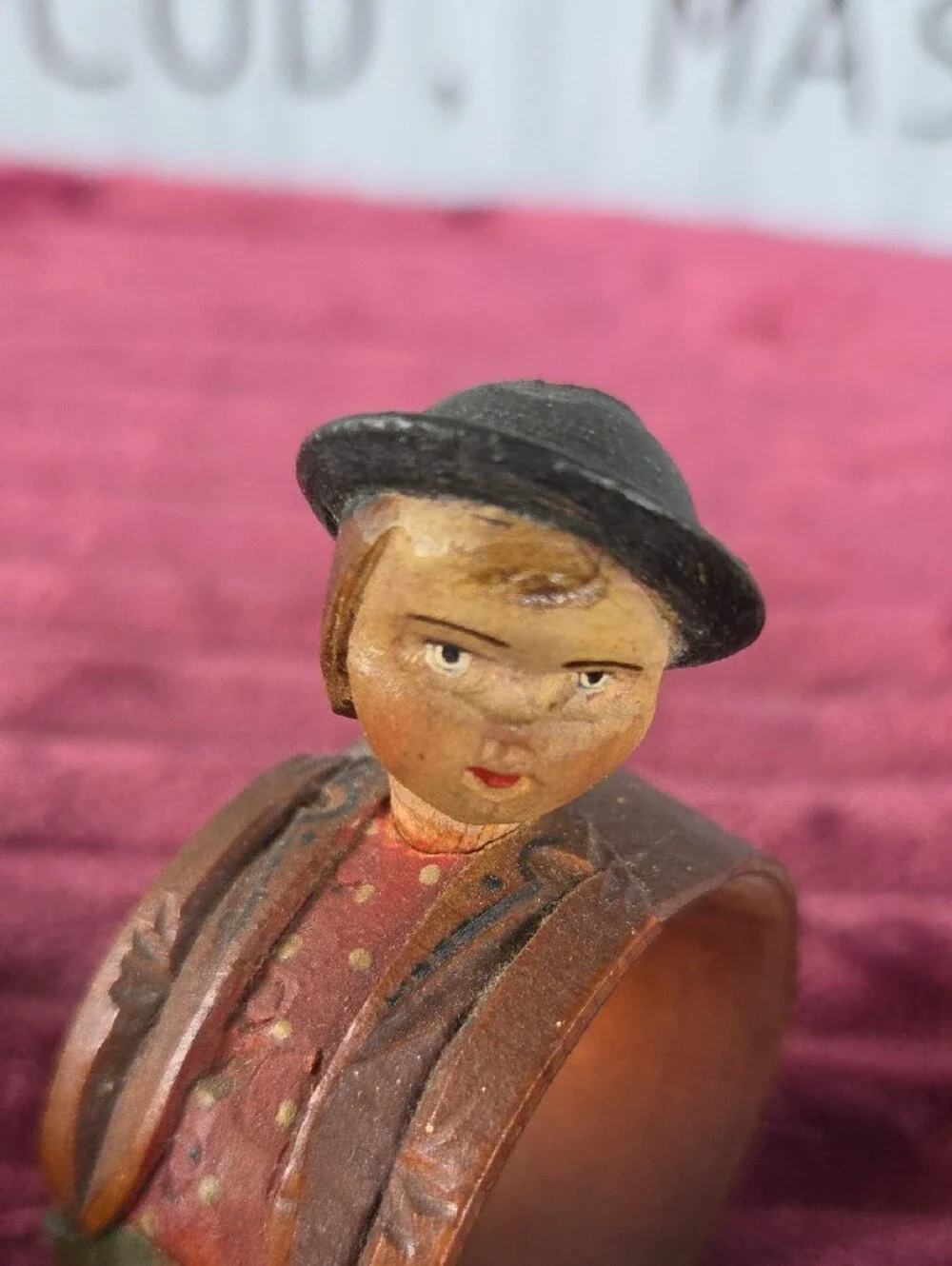 Vintage Anri Style Folk Art Wooden Handcarved Bobble Head Napkin Rings Set Of 8